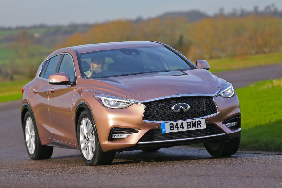  Infiniti Q30 2.2d AWD 2016 года  (UK) (фото 12 из 27)